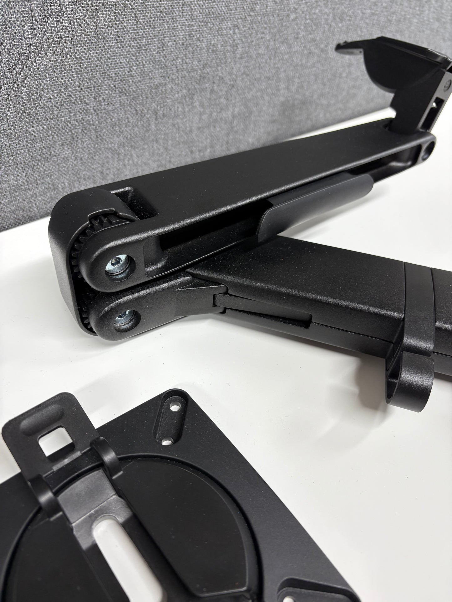 Ollin Monitor Arm - Black