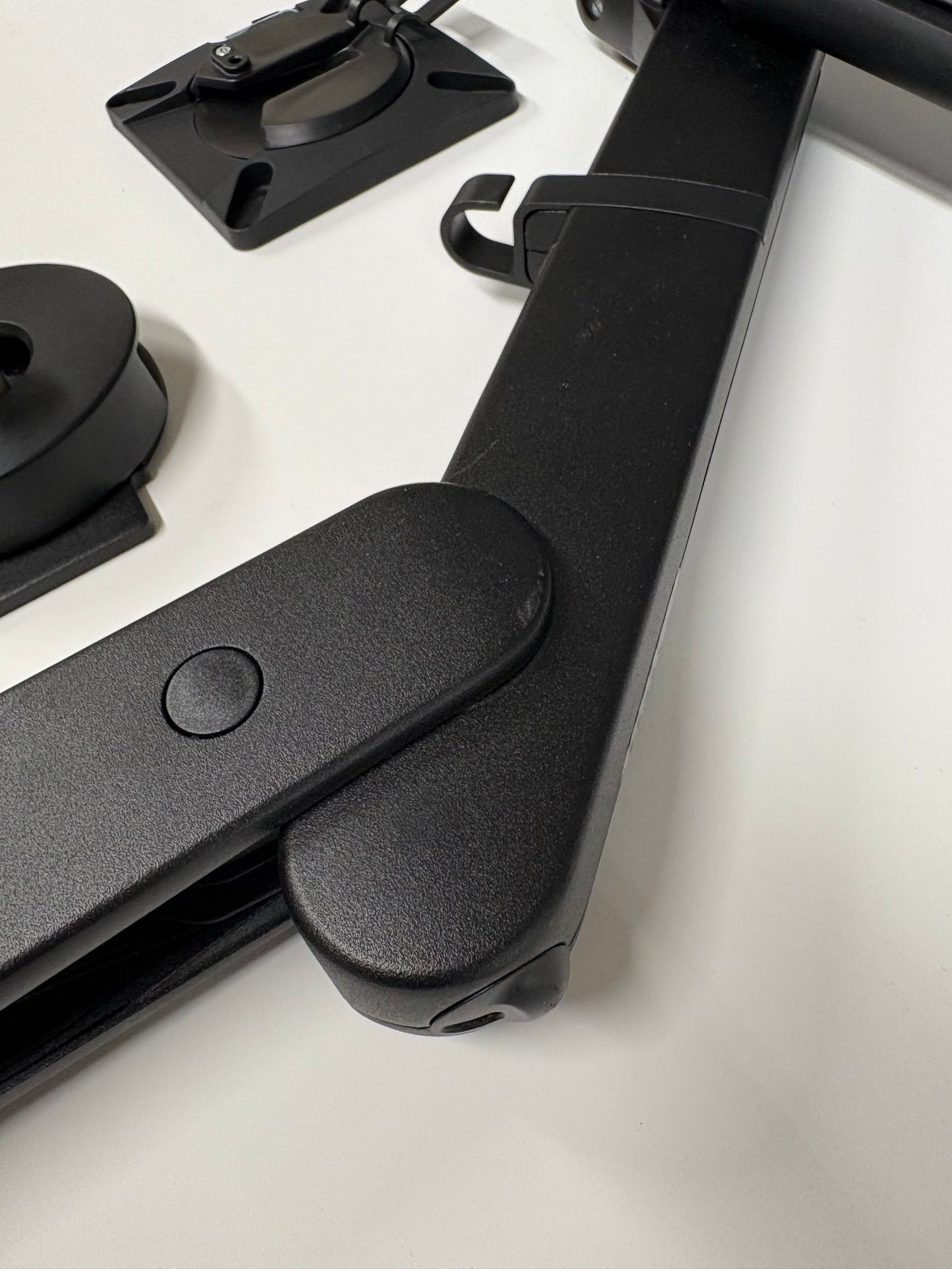 Ollin Monitor Arm - Black