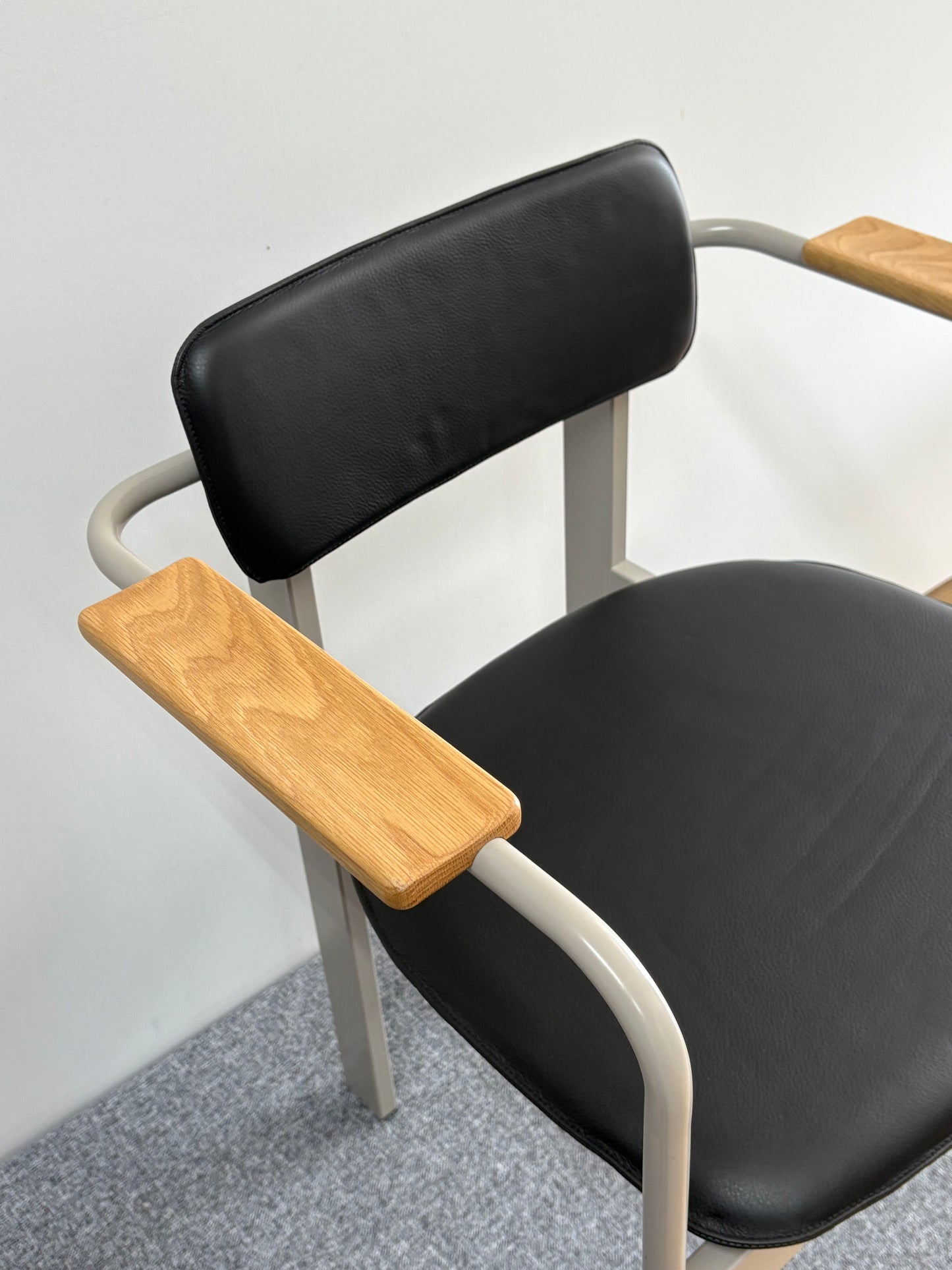Betwixt Chair by Herman Miller