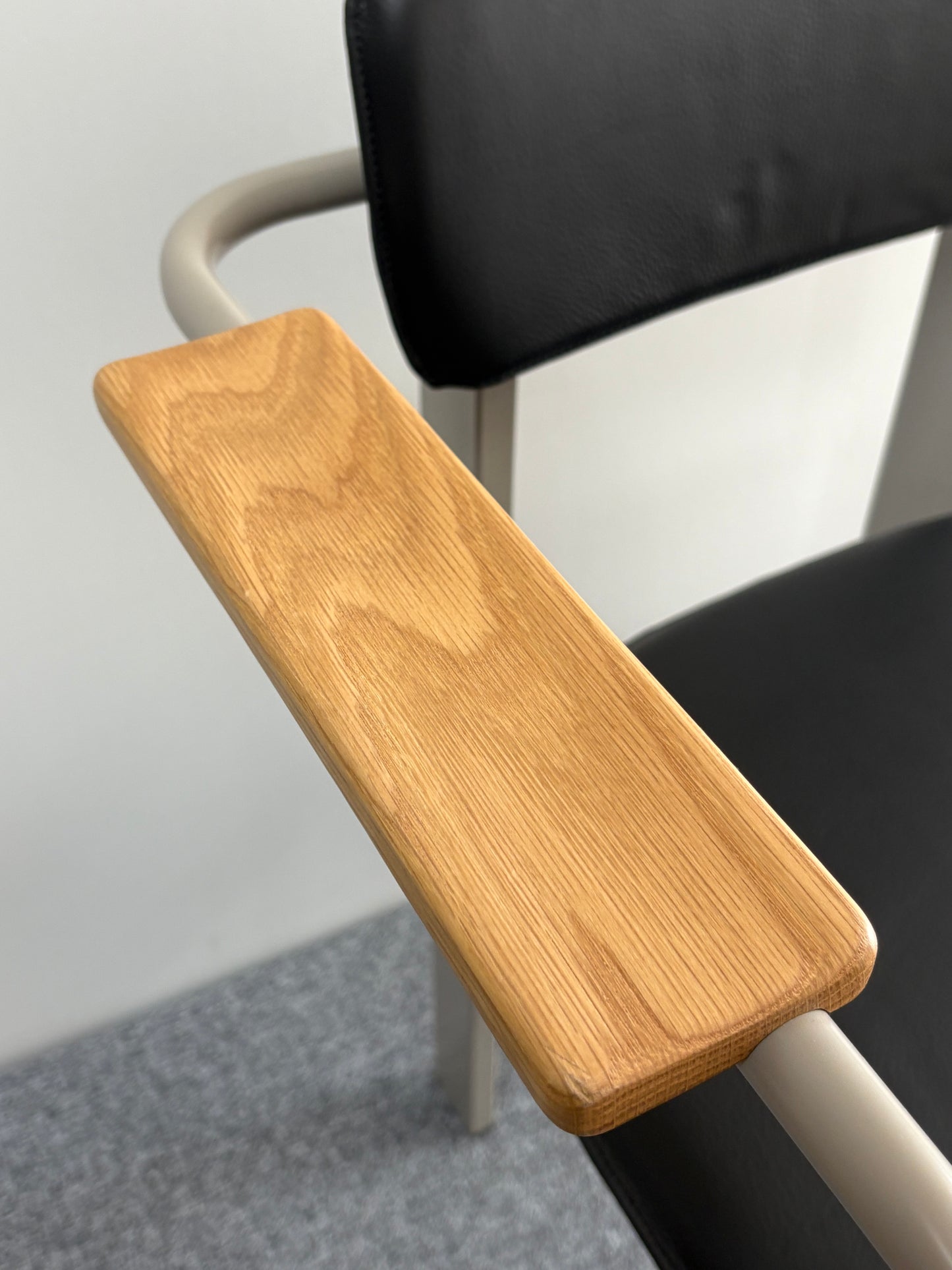 Betwixt Chair by Herman Miller