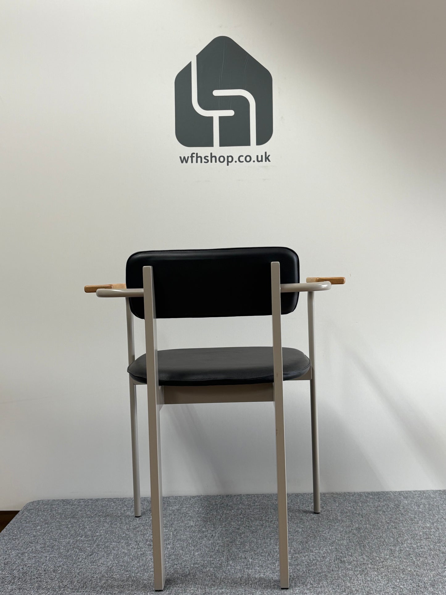 Betwixt Chair by Herman Miller